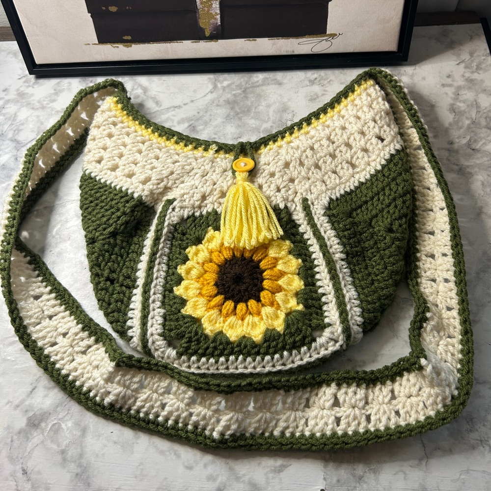 Handmade & Lined Crochet Sunflower Bag - Green and Cream - Picture 3 of 3